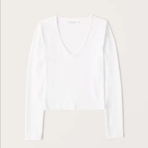 BRAND NEW W TAGS: long sleeve seemless V-neck top